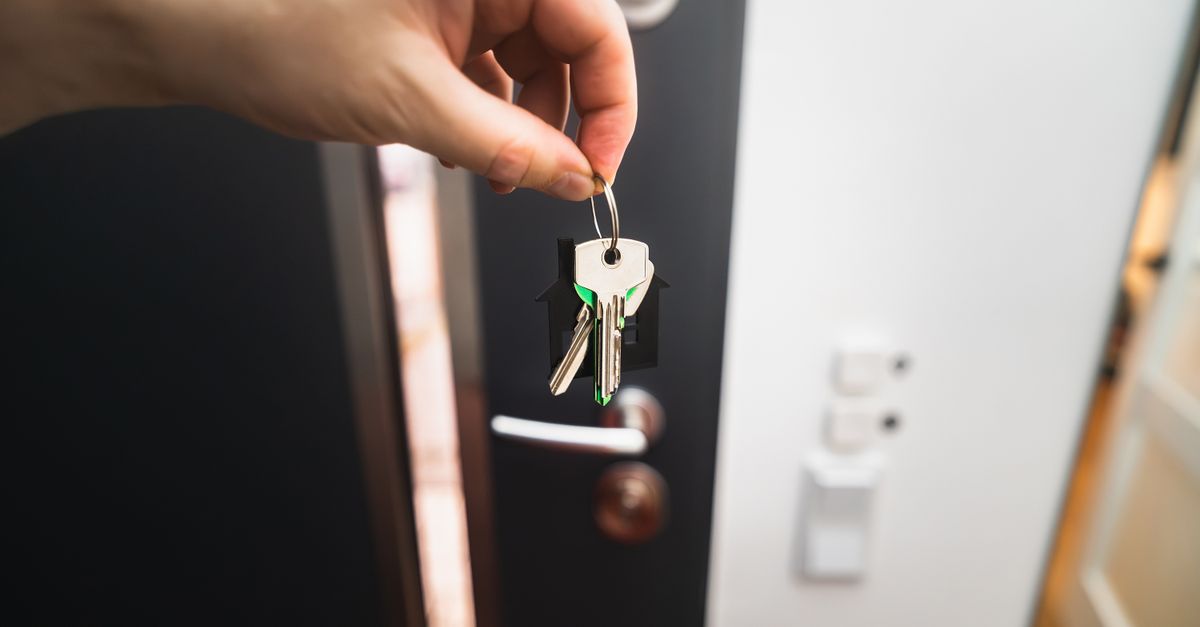 front door lock key — מנעולן בחיפה
