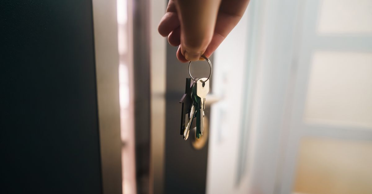 front door lock key — מנעולן בחיפה