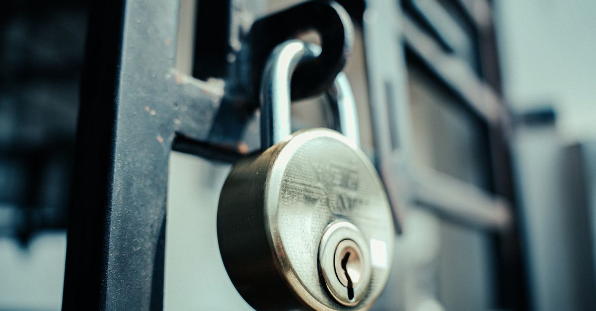 home security lock door — מנעולן בחיפה